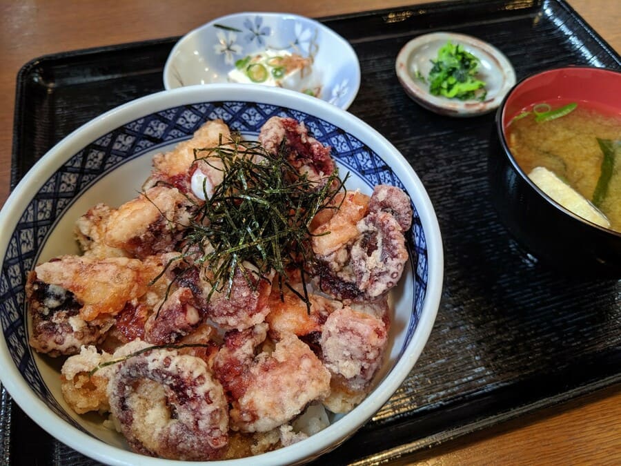 淡路島の洲本の 魚増 さんで海鮮ランチを堪能してきた たこの天丼が美味